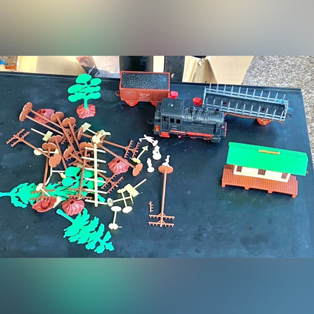 Train Steam Locomotive with Cars world tech toys W People Signs Station Trees